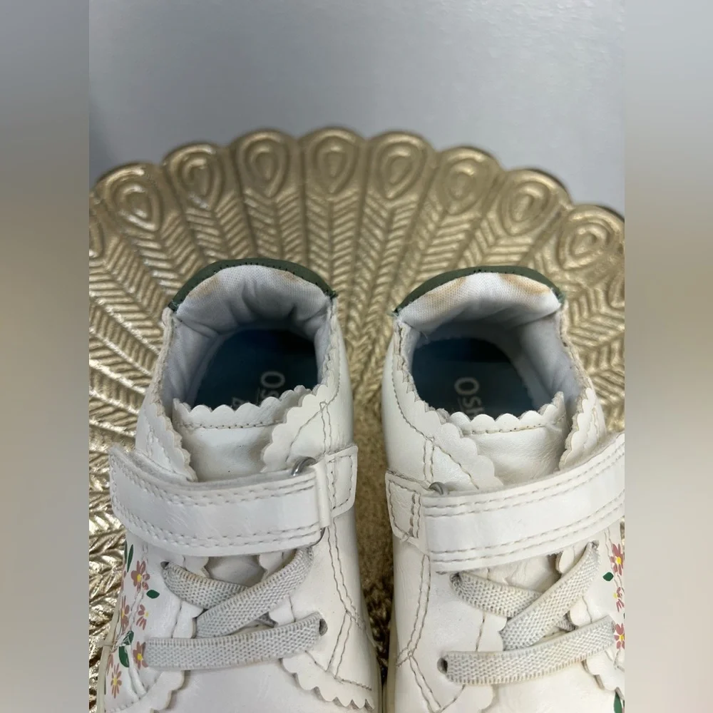 OshKosh B'Gosh Sweetie girls Sneaker SIZE 7‎